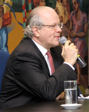 O prefessor Juares Freitas ministrou a palestra de abertura do congresso